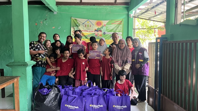 berbagi-kebahagiaan-dengan-kado-impian-dhuafa