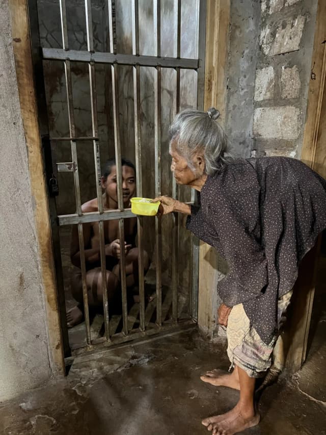 Idap ODGJ Bantu Andika Dan Mbah Bertahan Hidup