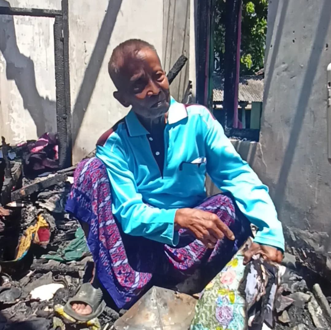 Foto campaign Rumah Terbakar, Harapan Nyaris Pupus di Usia Senja