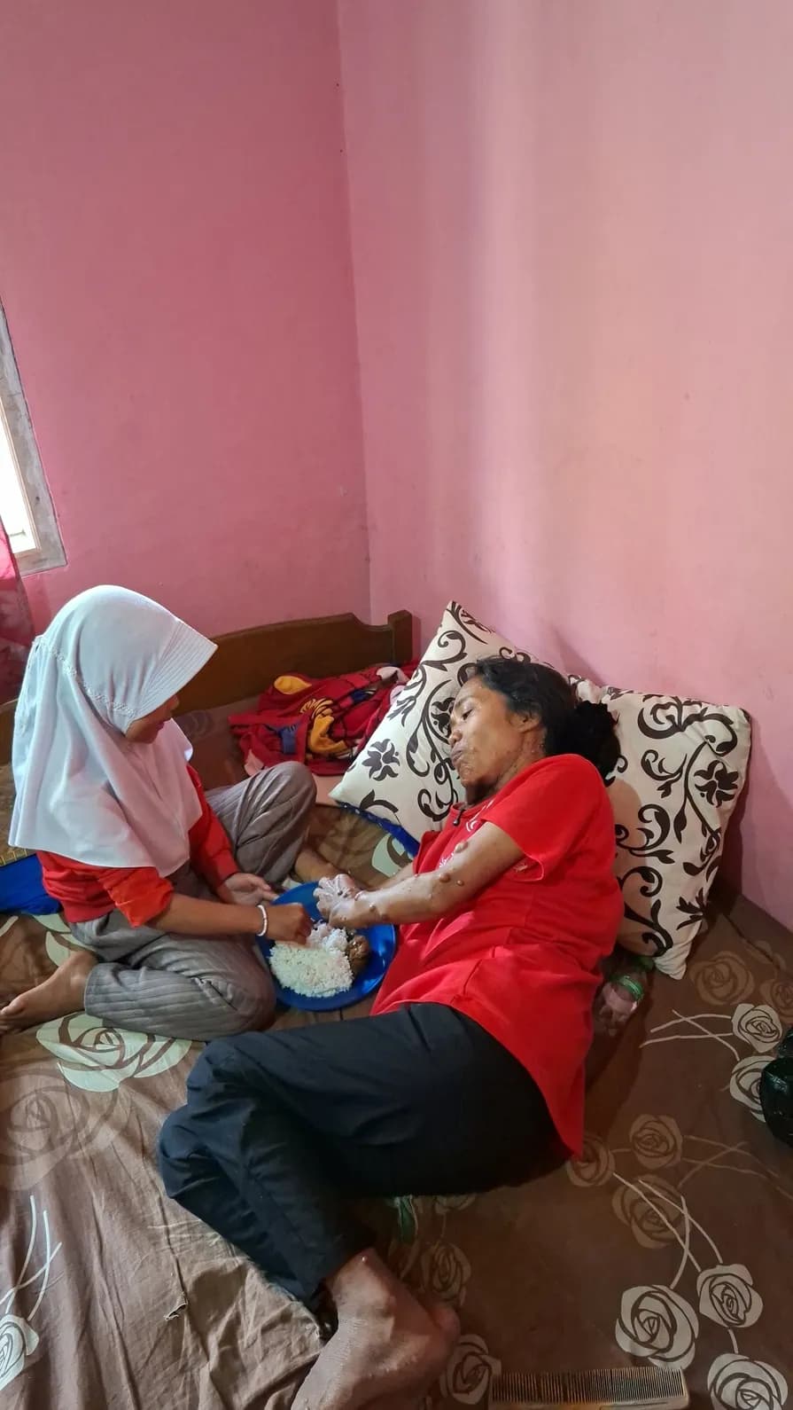 Foto campaign Temani Nia Menjaga Ibunya