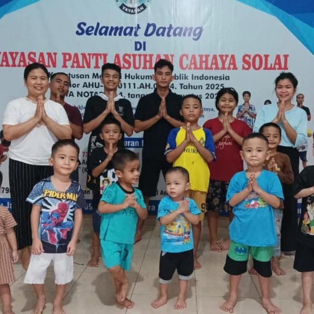 bapak-ojol-bekerja-keras-hidupin-17-anak-yatim-cahaya-solai