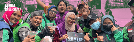 Aksi Keren Komunitas Bandung #Kuatbersama Traktir Ojol yang Bersihkan Lokasi Pasca Aksi, Doa pun Mengalir!