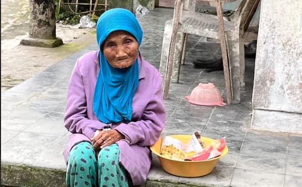 Bantu Kebutuhan Protein Para Lansia Dhuafa Dengan Sedekah Daging