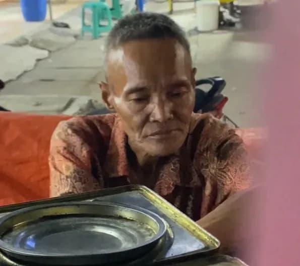 Sepi Pembeli, Bantu Abah Ahmad Penjual Toge Terus Berjuang