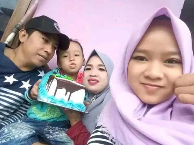 Di Usia 10 Tahun, Rio Harus Menjalani Hidup Sendirian Setelah Kehilangan Seluruh Keluarganya