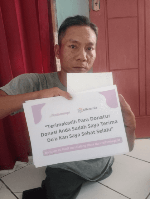 untung-seribu-dengan-rela-merangkak-di-aspal-demi-obat-ayah