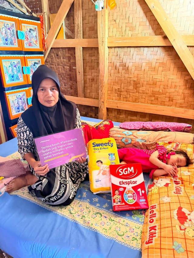 usus-diluar-perut-dan-bibir-sumbing-bantu-bayi-siti-sembuh